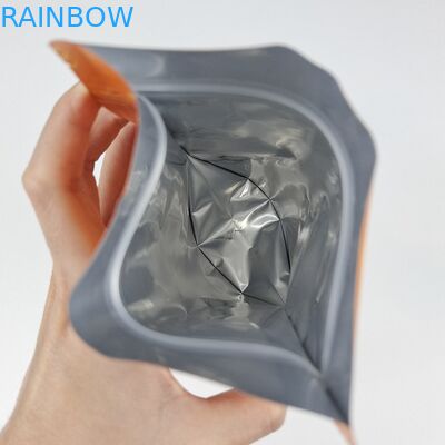 ขายปลีก สัญลักษณ์ที่กําหนดเอง กระเป๋าสะพายที่ยืนขึ้น ป้องกันกลิ่น การบรรจุอาหาร กระเป๋ากระเป๋ากระเป๋ากระเป๋าพลาสติกด้วยหน้าต่าง