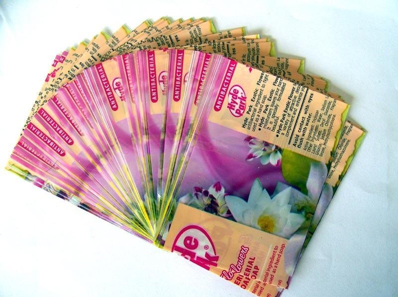 ฉลากหดแขนเป็นมิตรกับสิ่งแวดล้อมสำหรับขวดแชมพู PVC / PET ฟิล์มห่อหด