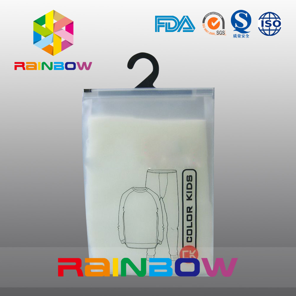 ถุงพลาสติกพีวีซี Frosted บรรจุภัณฑ์ถุงแขวนด้วย Ziplock สำหรับผ้าเด็ก