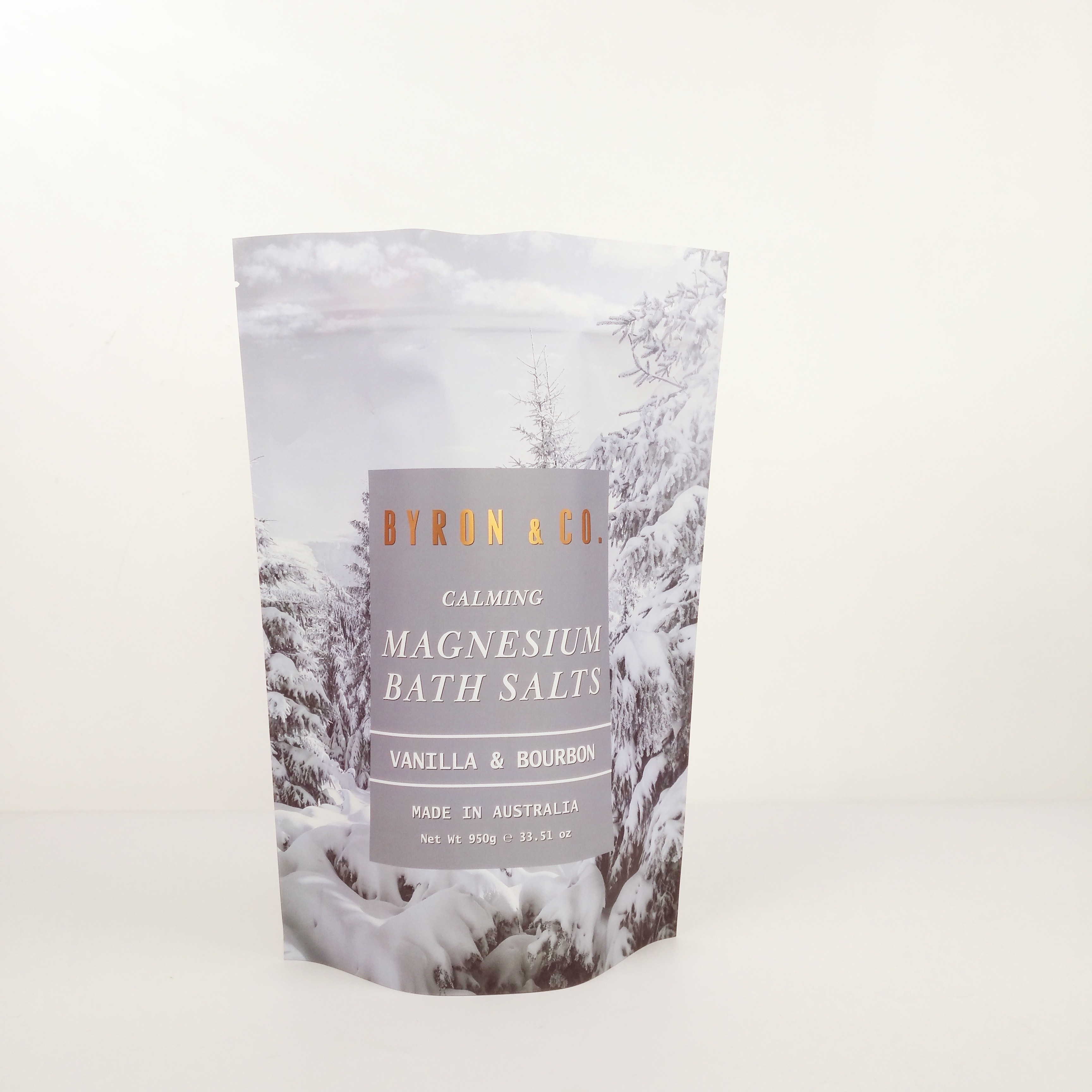 การเก็บอาหารสัตว์เลี้ยงที่มิตรต่อสิ่งแวดล้อม ในสี CMYK