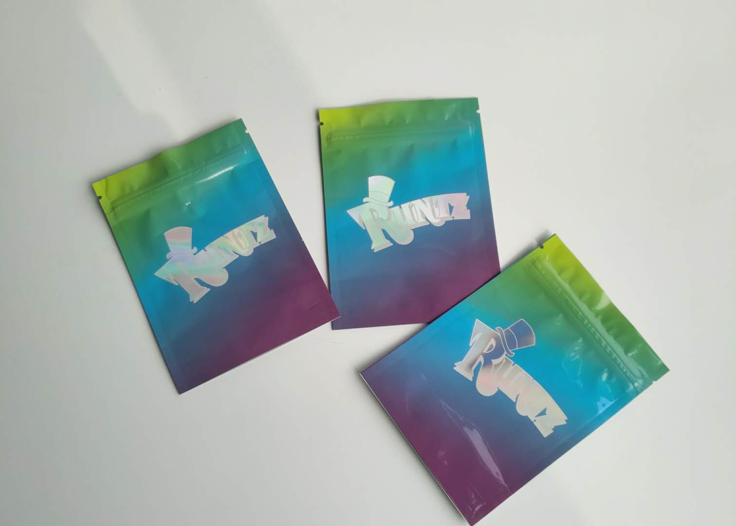 Mylar โฮโลแกรมอลูมิเนียมฟอยล์ลุกขึ้นยืนกระเป๋า Runtz กระเป๋า 100 ไมครอนหนาสำหรับอาหาร