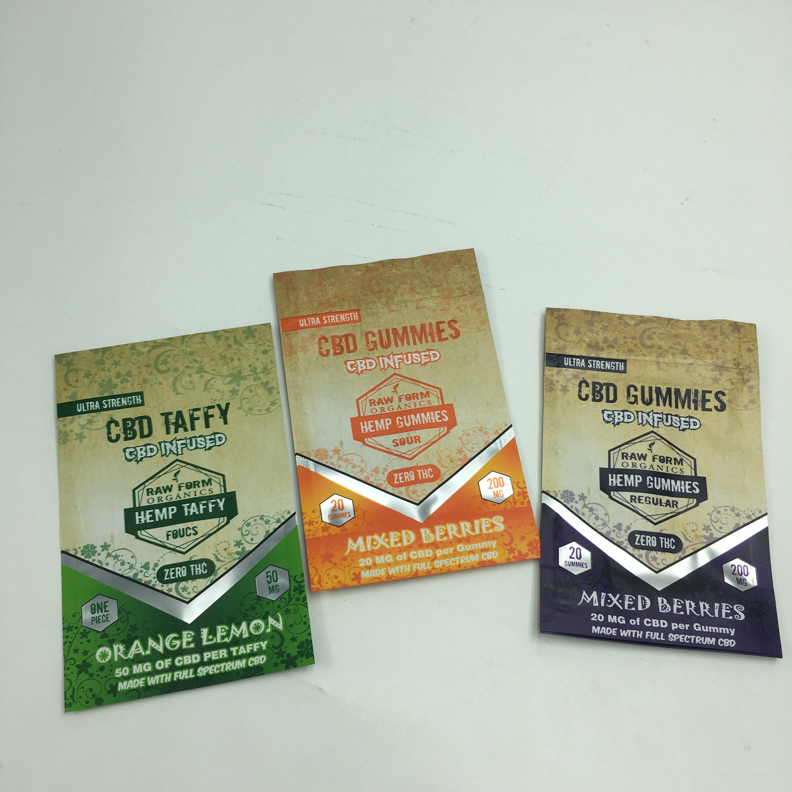 พิมพ์แบบกำหนดเอง 1g 3.5g รีไซเคิลกลิ่นหลักฐานซิปหมีเหนียว CBD ขนาดเล็กยืนขึ้นถุงวัชพืช mylar 3.5g ที่กินได้