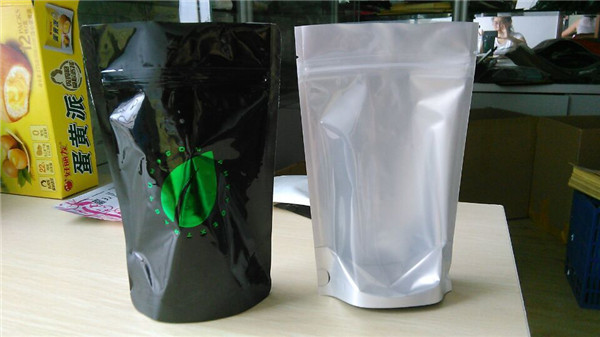 บรรจุภัณฑ์ถุงฟอยล์พิมพ์แบบกำหนดเองพร้อมซิปและเป้าเสื้อกางเกงด้านล่างสำหรับบรรจุภัณฑ์ข้าว