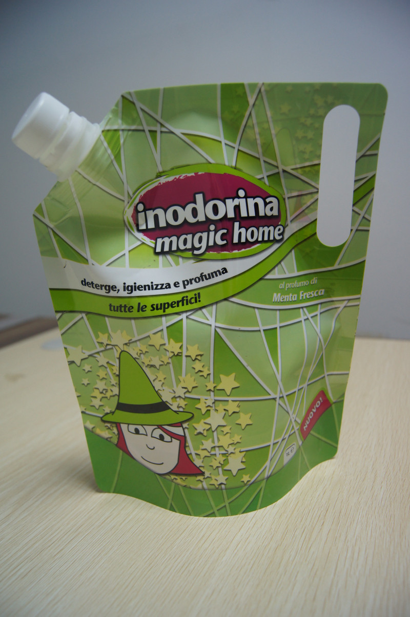 บรรจุภัณฑ์พวยกระเป๋า Green Drink Die Cut Handle สำหรับบรรจุภัณฑ์ LIquid
